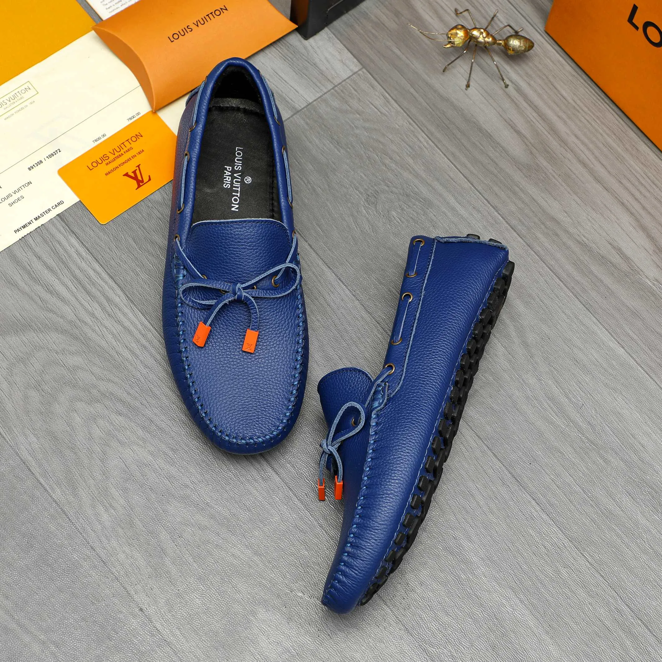 Men's shoes 💰420 Product trademark: LV "Louis Vuitton" casual slip-on shoes Regular size: 38-46 (45.46 custom-made, non-returnable) Product materials: Selected pebbled cowhide upper, sheepskin lining, original bean outsole